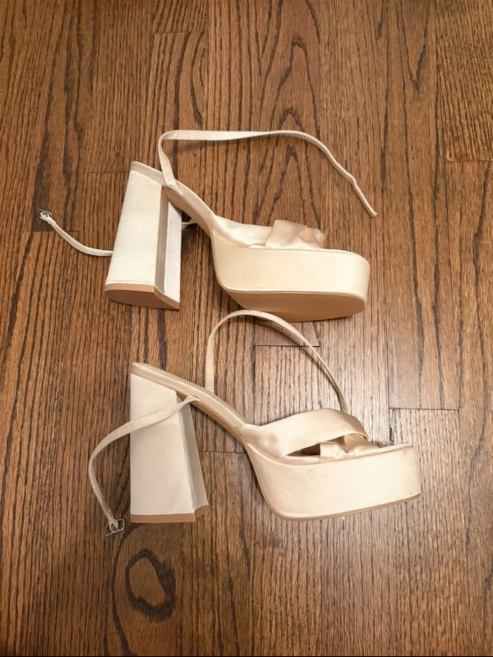 NWOT Princess Polly Satin Knotted Platform heels
